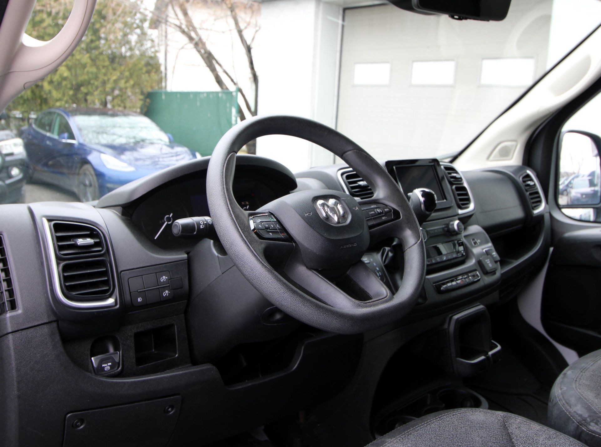 RAM ProMaster 2500 2023 - Thumbnail 2