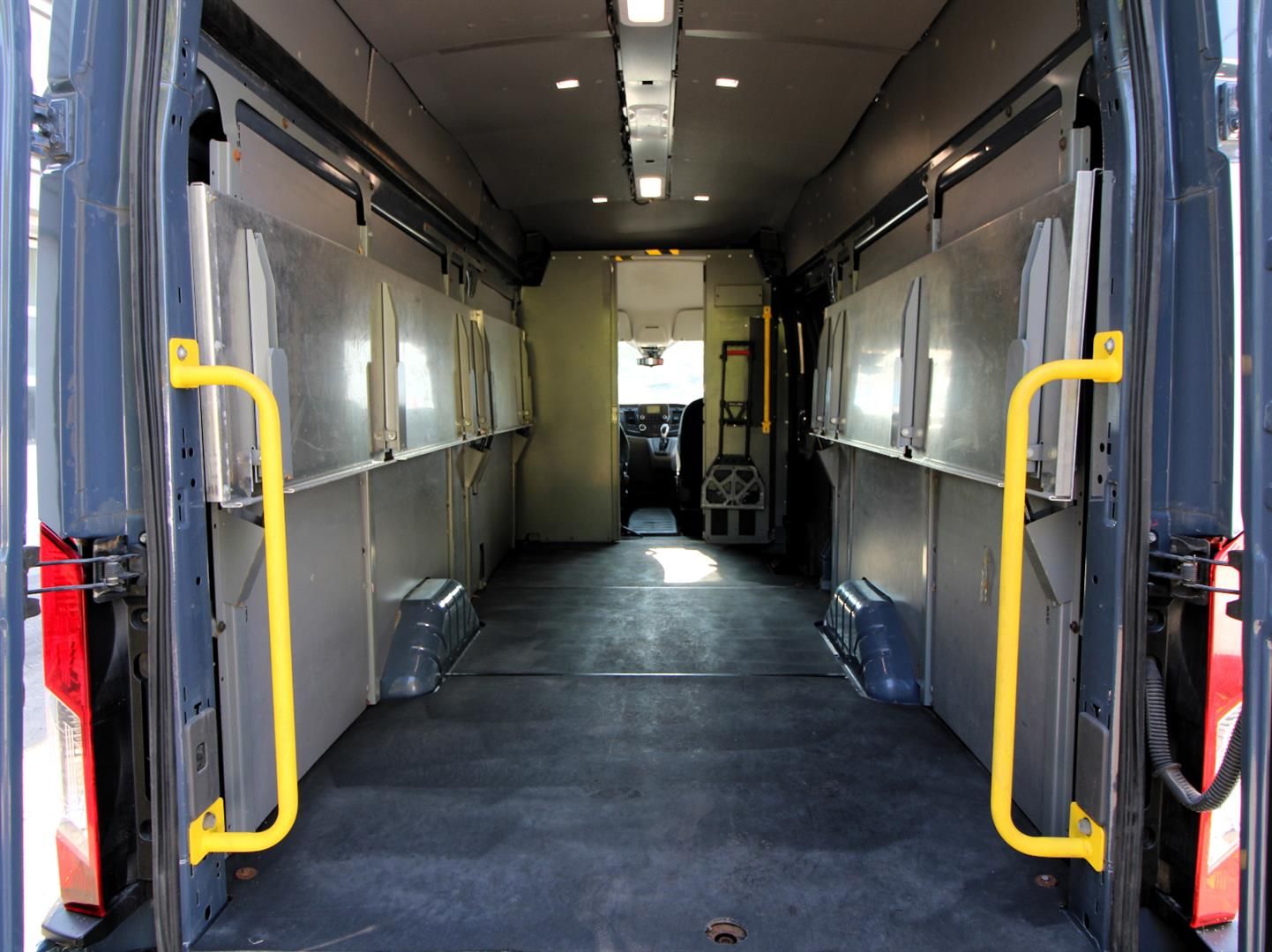Ford Transit Cargo Van 2021 - Thumbnail 16