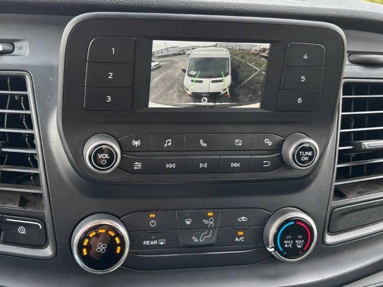 Ford Transit Passenger Wagon 2021 - Image 2