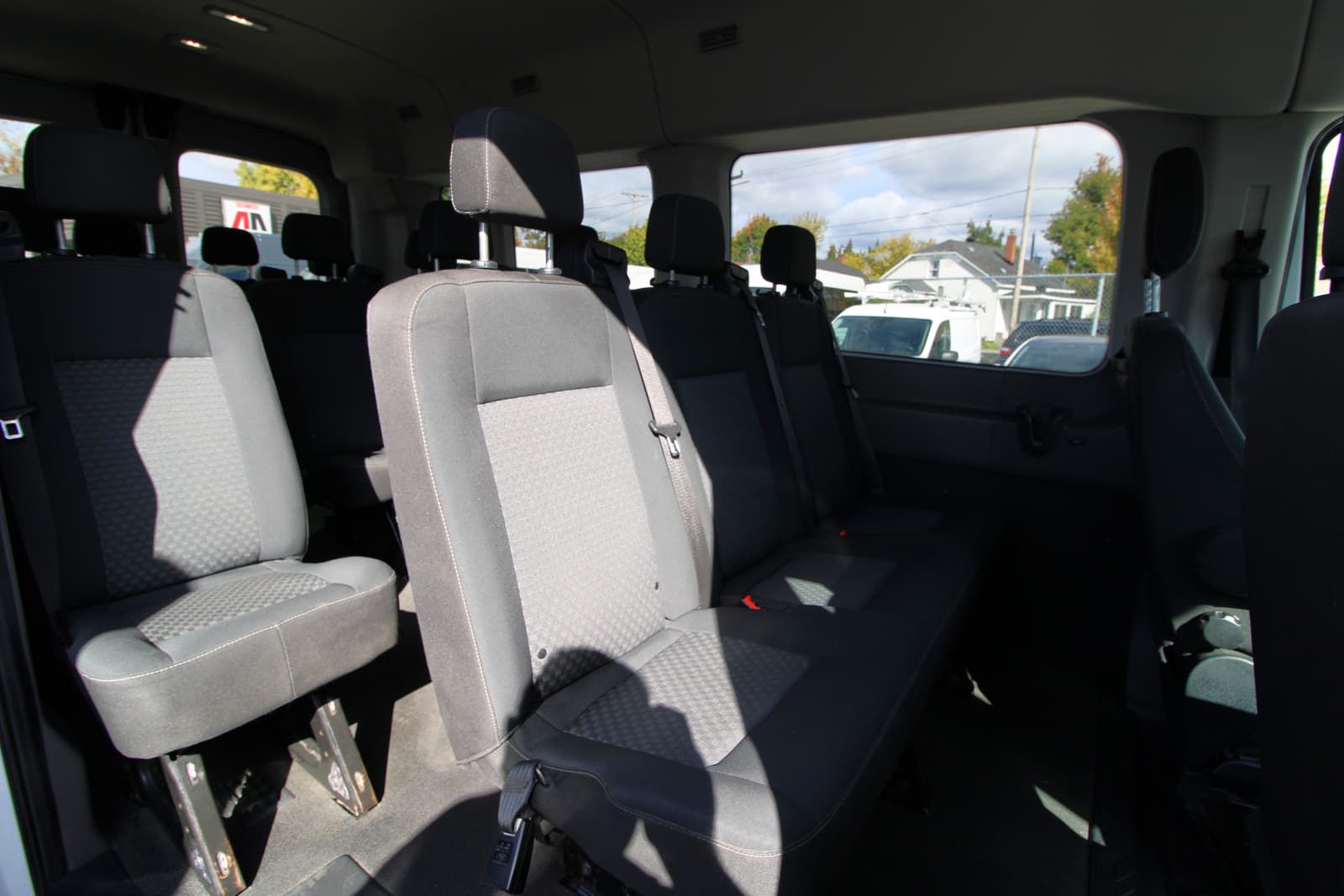 Ford Transit Passenger Wagon 2022 - Image 13