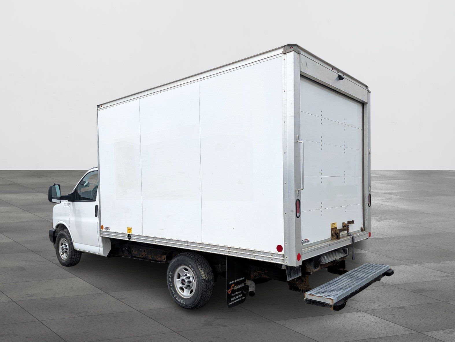 GMC Savana Cutaway 2020 - Image 11