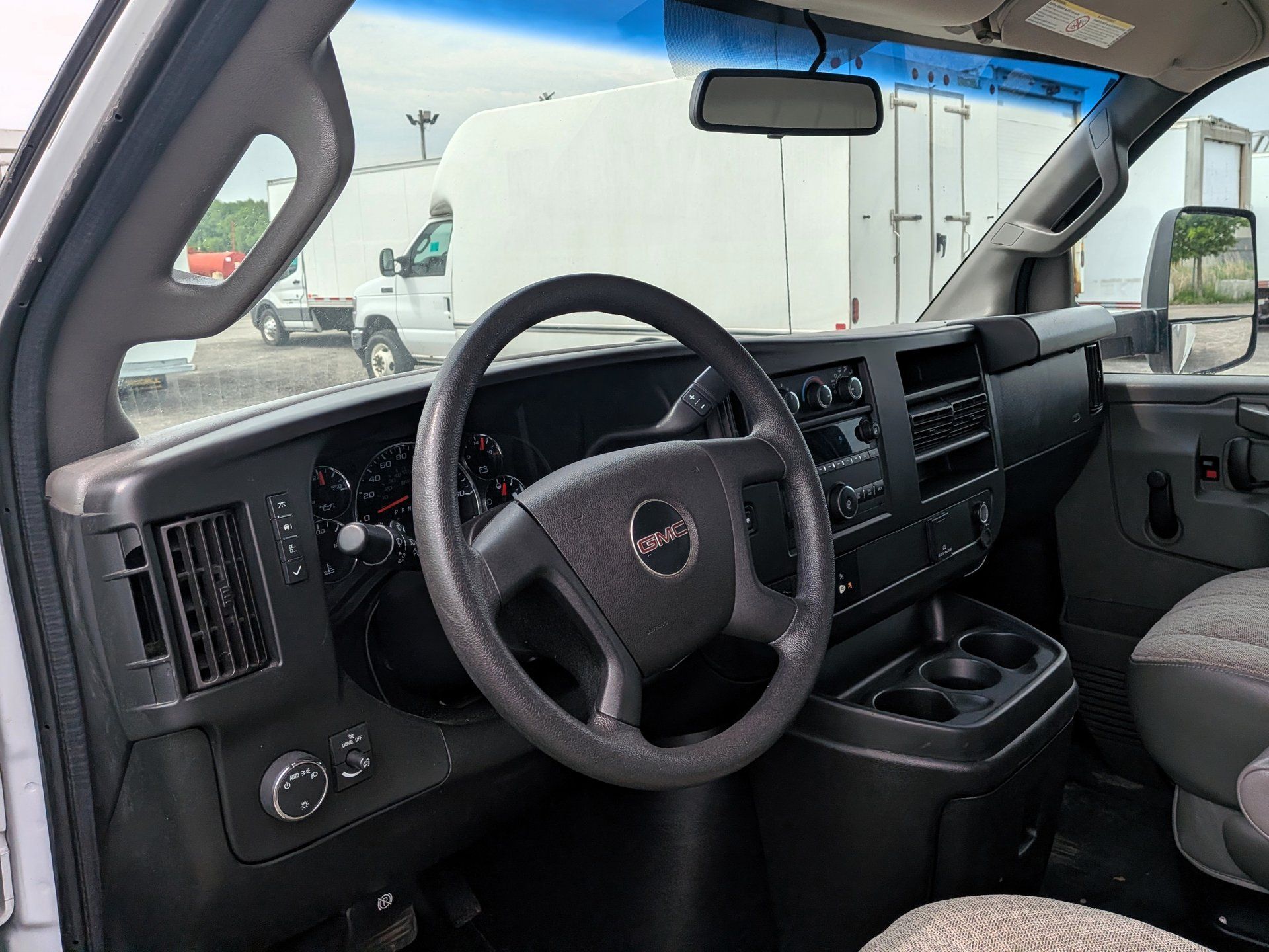 GMC Savana Cutaway 2020 - Image 6