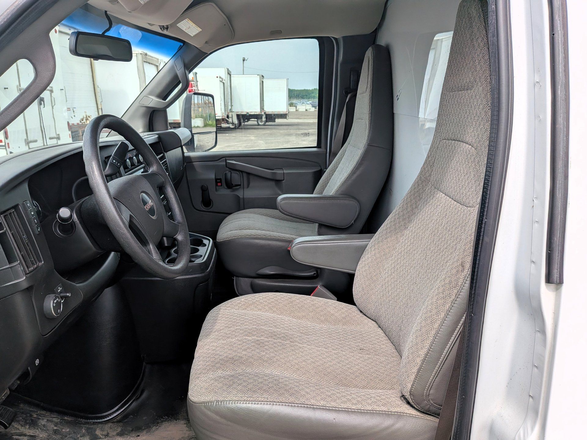 GMC Savana Cutaway 2020 - Image 14
