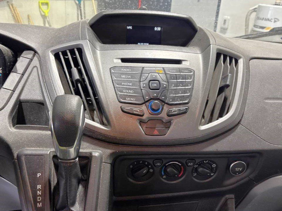 Ford Transit-150 2019 - Image 6