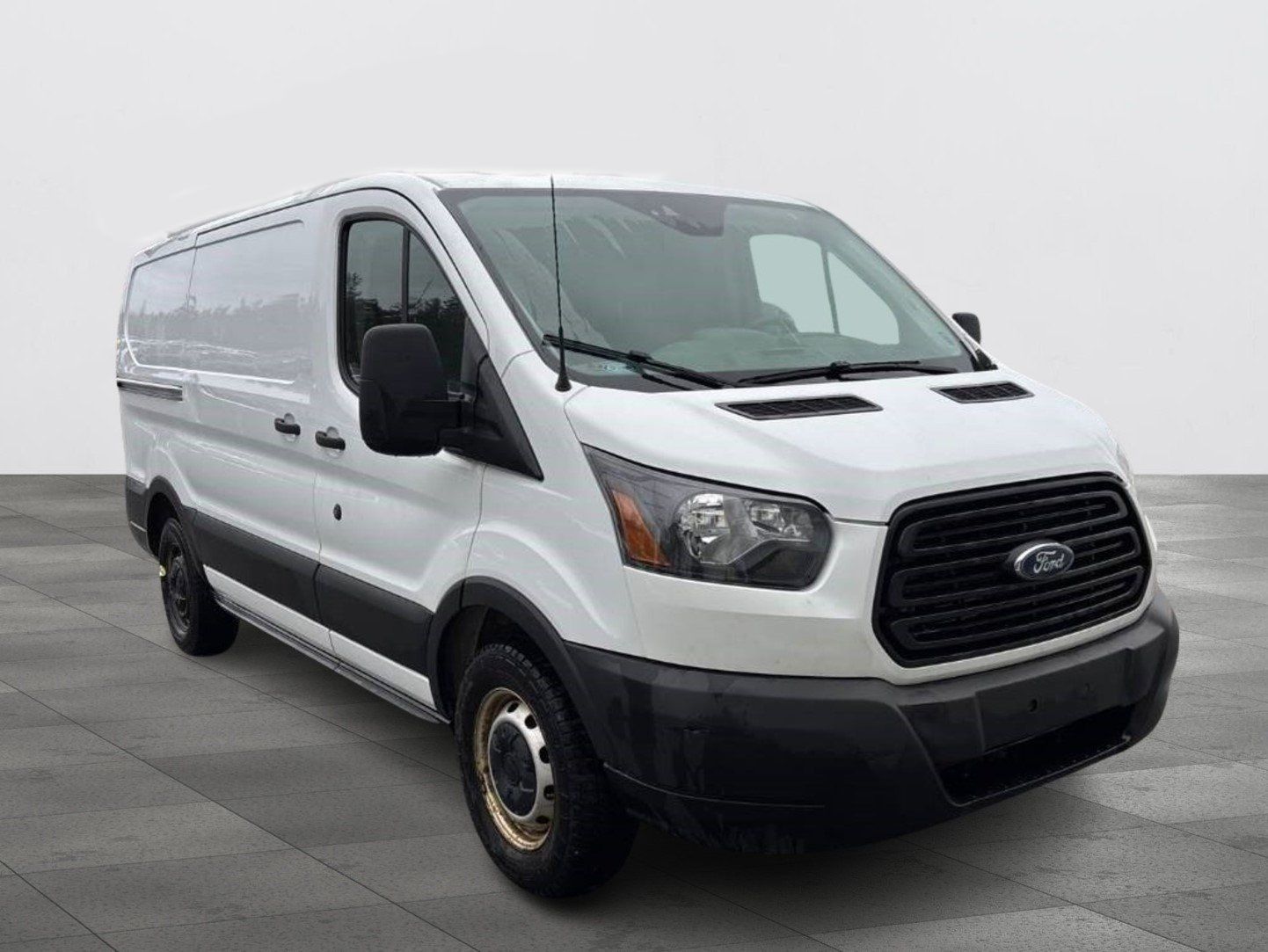 Ford Transit-150 2019 - Image 3