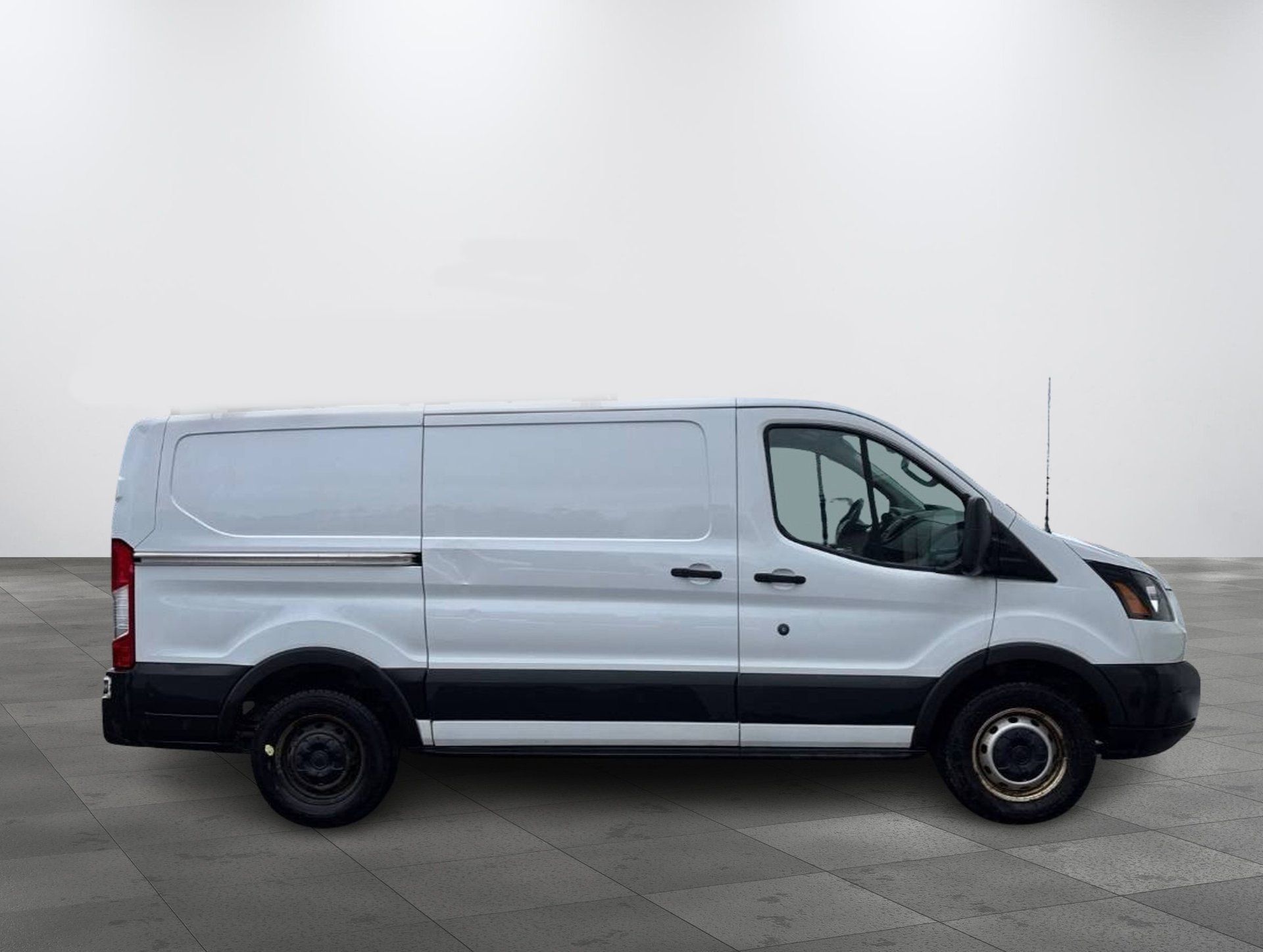 Ford Transit-150 2019 - Image 5