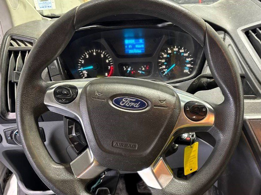 Ford Transit-150 2019 - Image 4