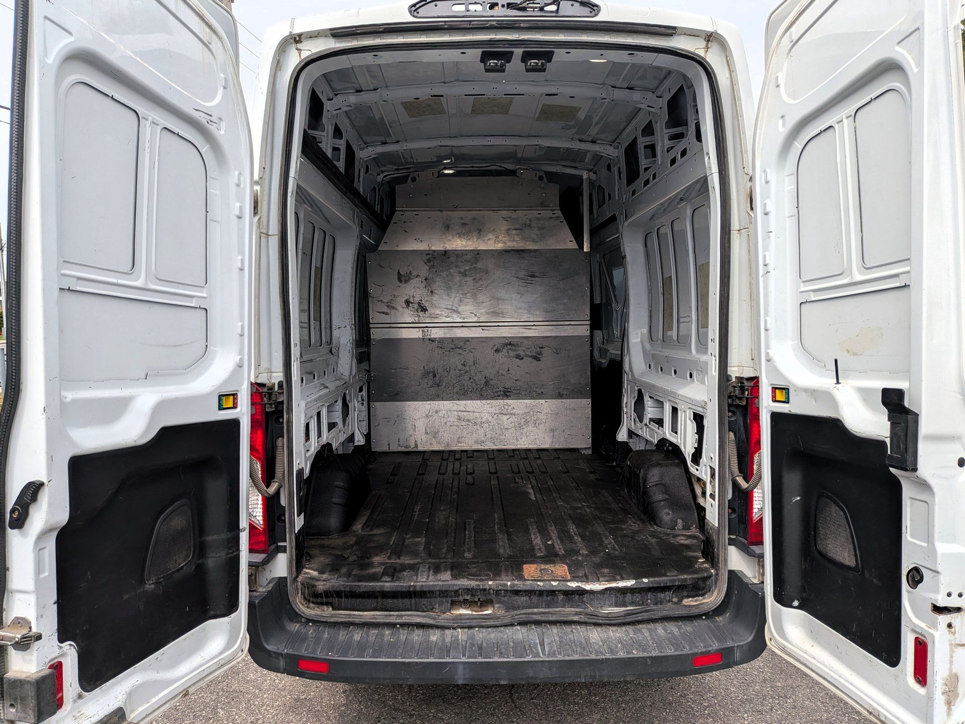 Ford Transit-250 2018 - Image 17 