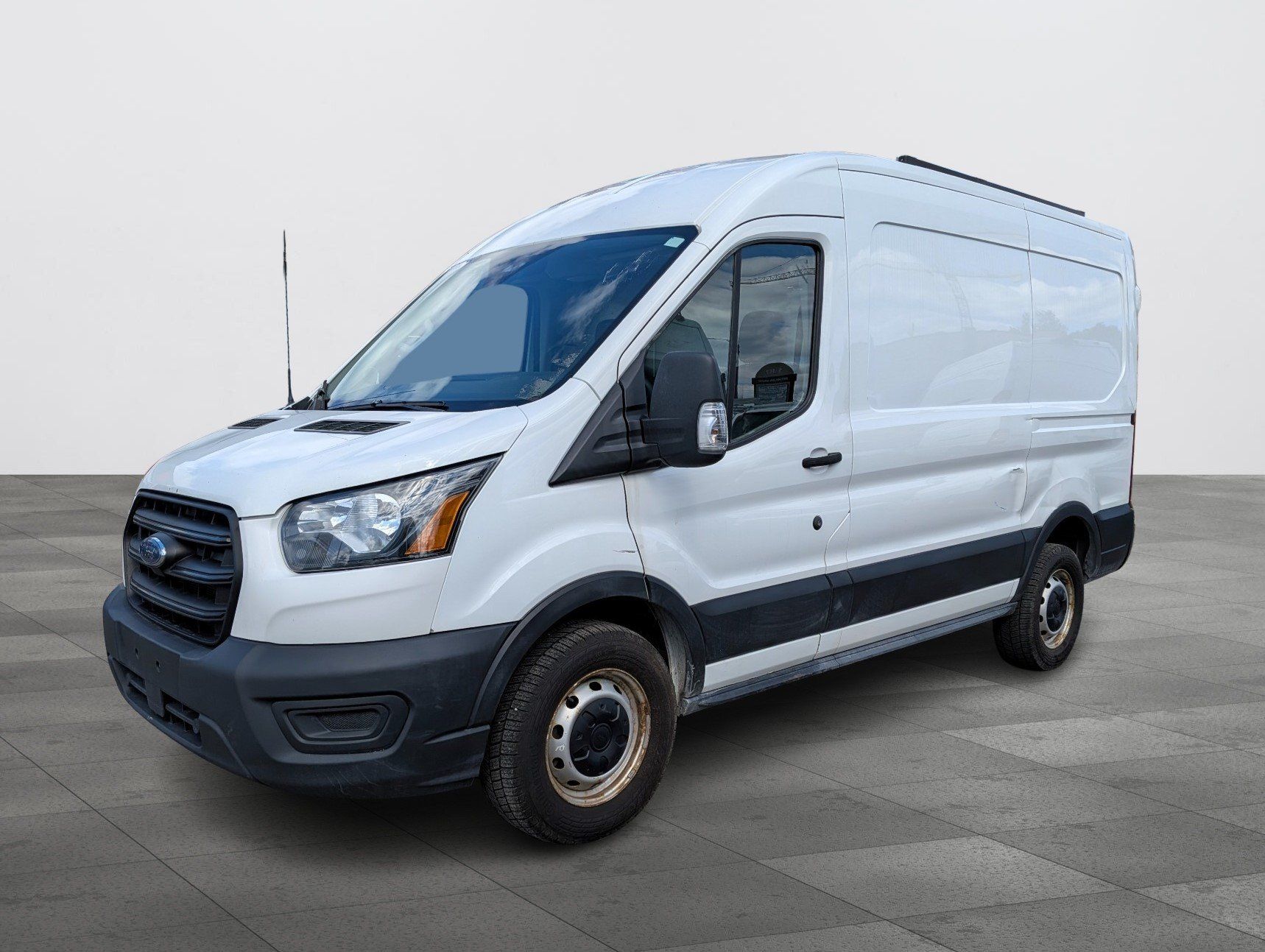 Ford Transit-250 Cargo 2020 - Image 4 
