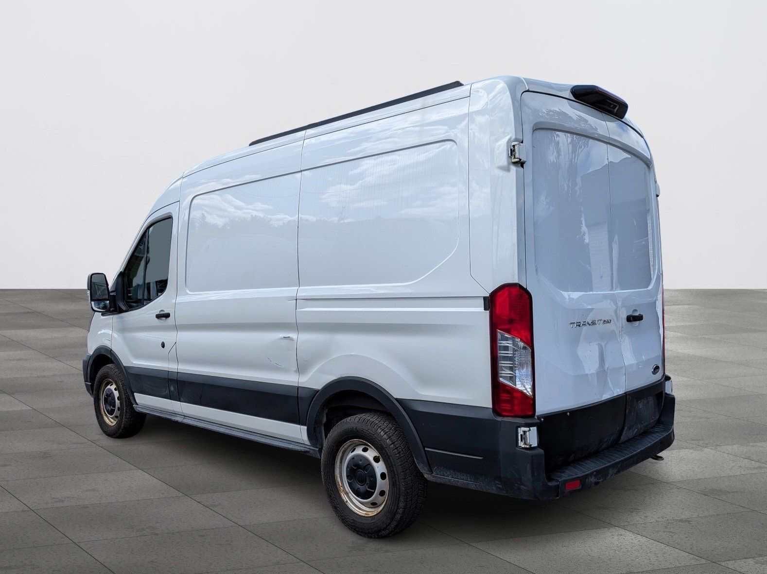Ford Transit-250 Cargo 2020 - Image 12 