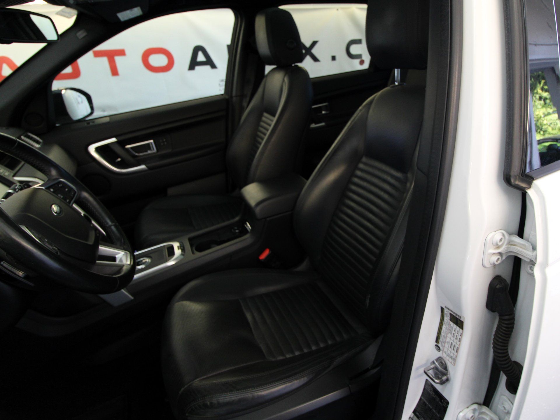 Land Rover Discovery Sport 2017 - Image 18