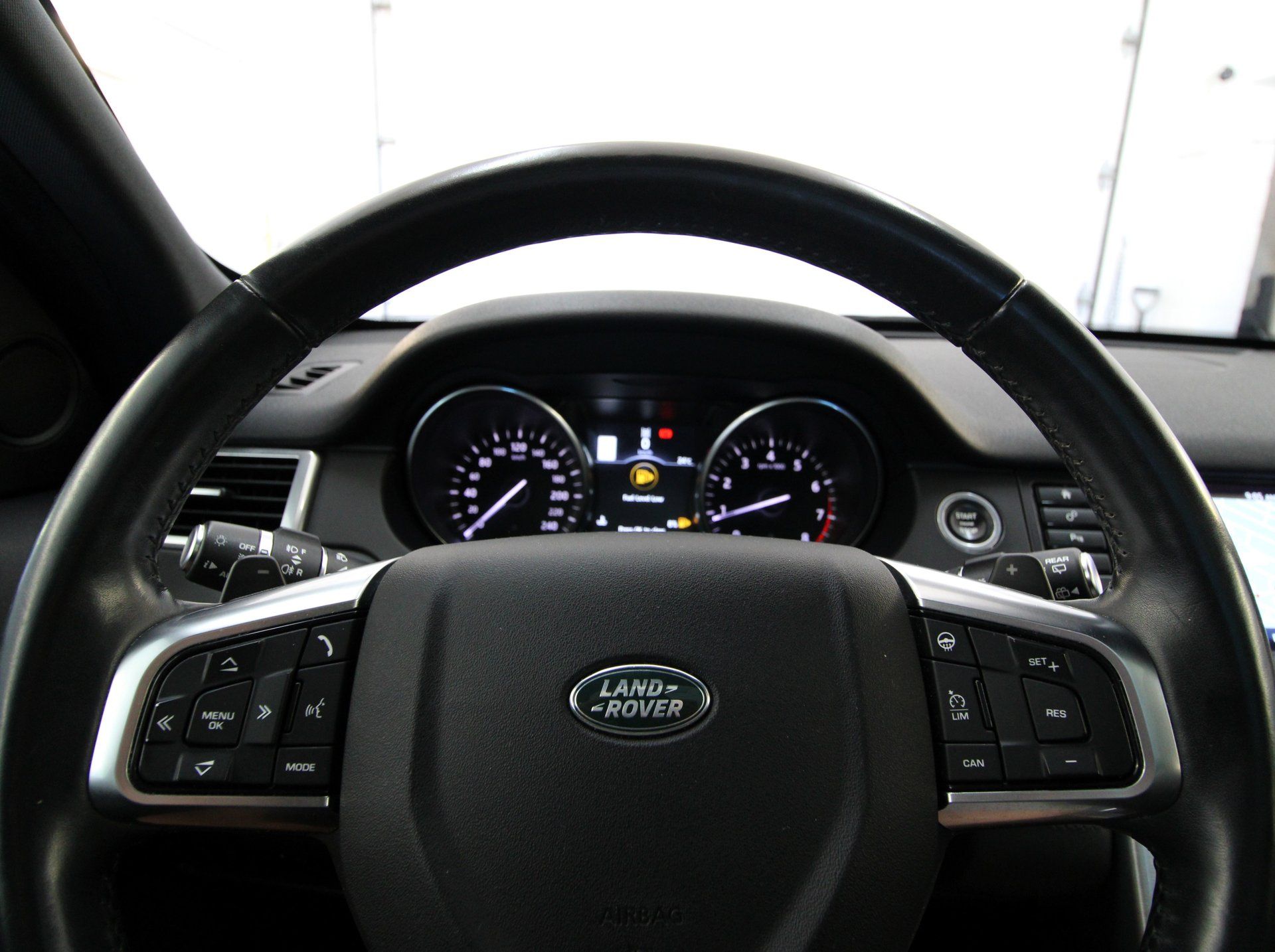 Land Rover Discovery Sport 2017 - Image 12