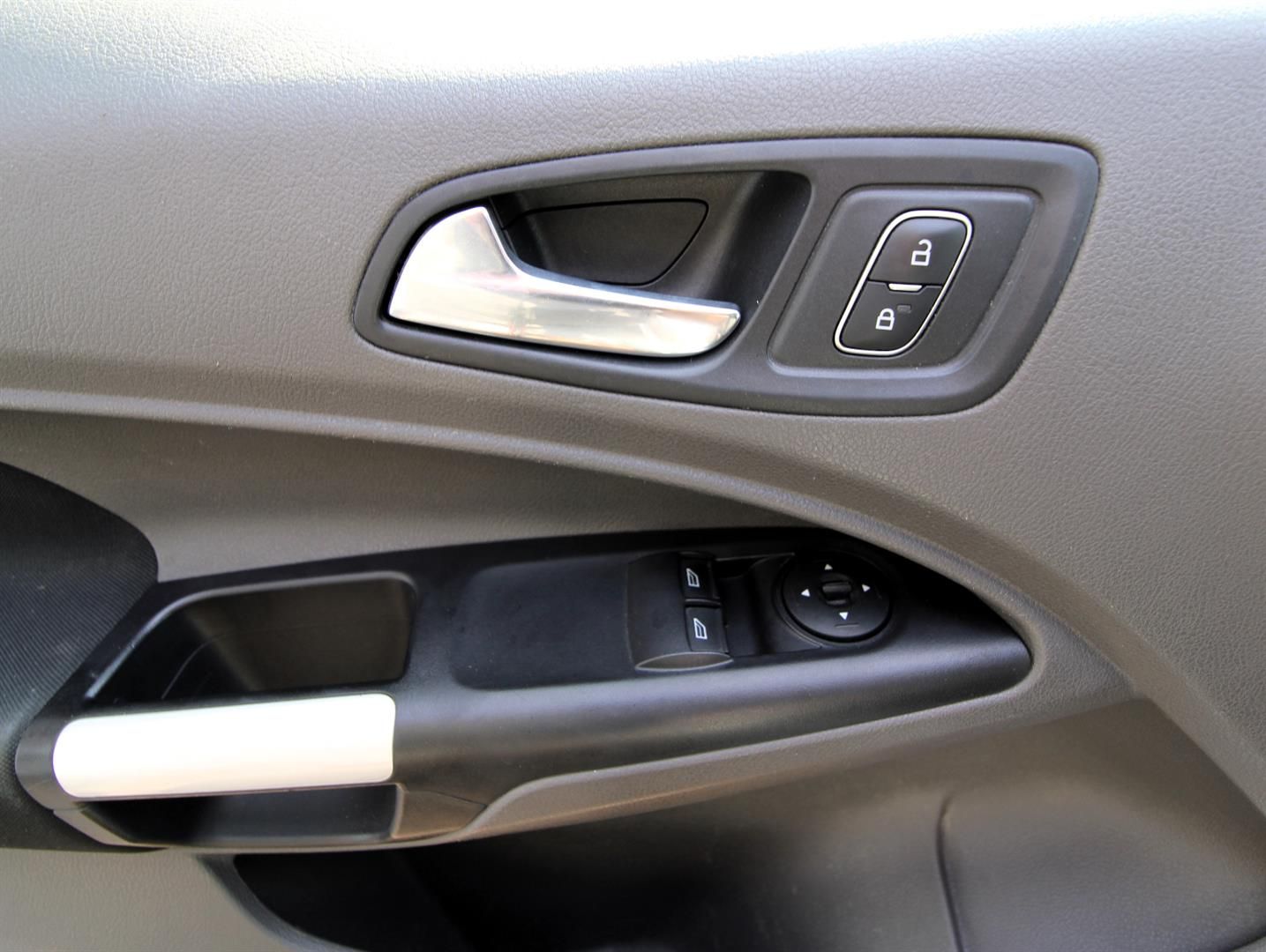 Ford Transit Connect Van 2019 - Image 15