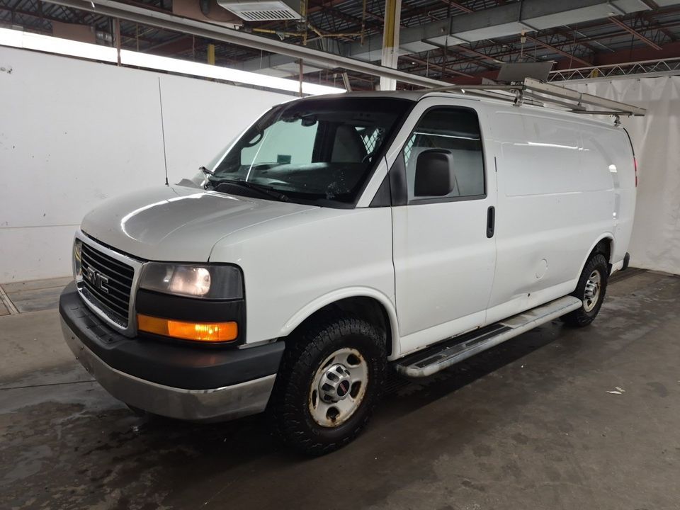GMC Savana Cargo 2015 - Image 1