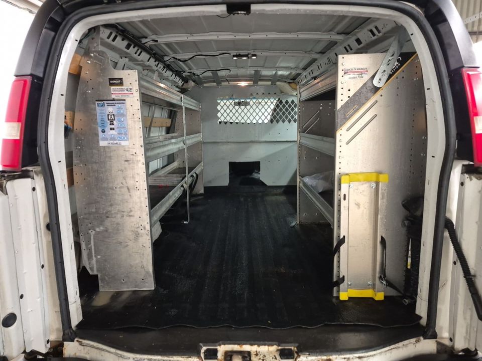 GMC Savana Cargo 2015 - Image 13