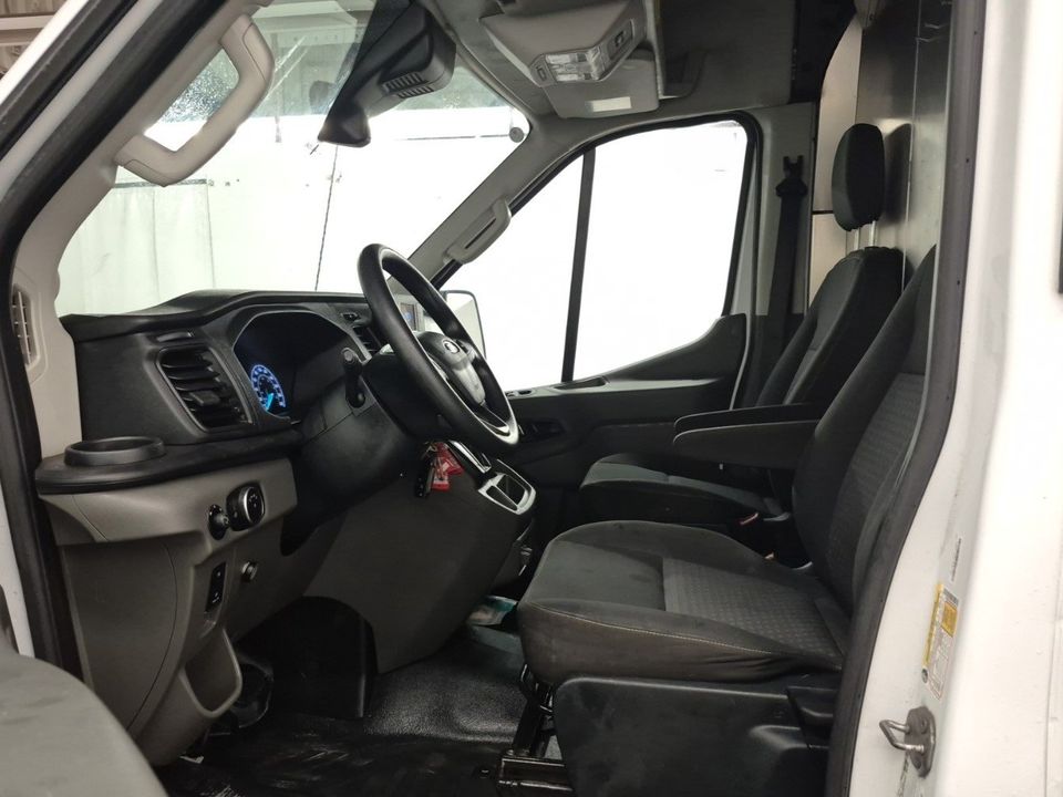 Ford Transit-250 Cargo Van 2023 - Image 6