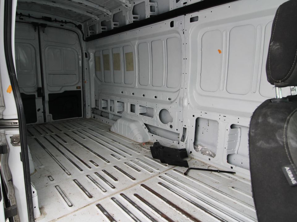 Ford Transit-250 Cargo Van 2021 - Image 10