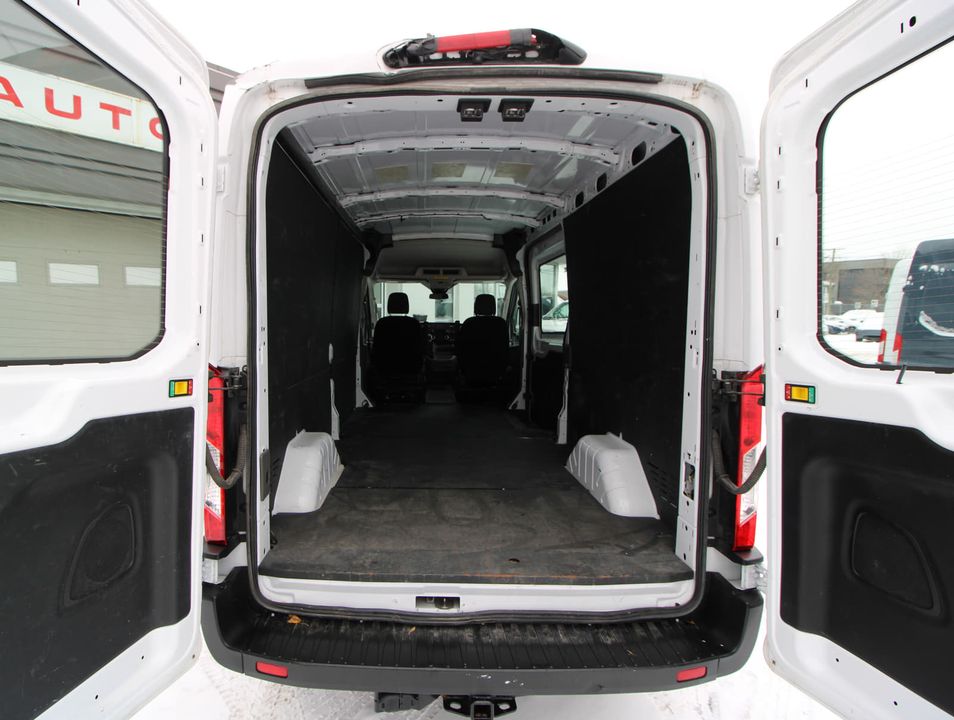 Ford Transit-250 Cargo Van 2023 - Image 17