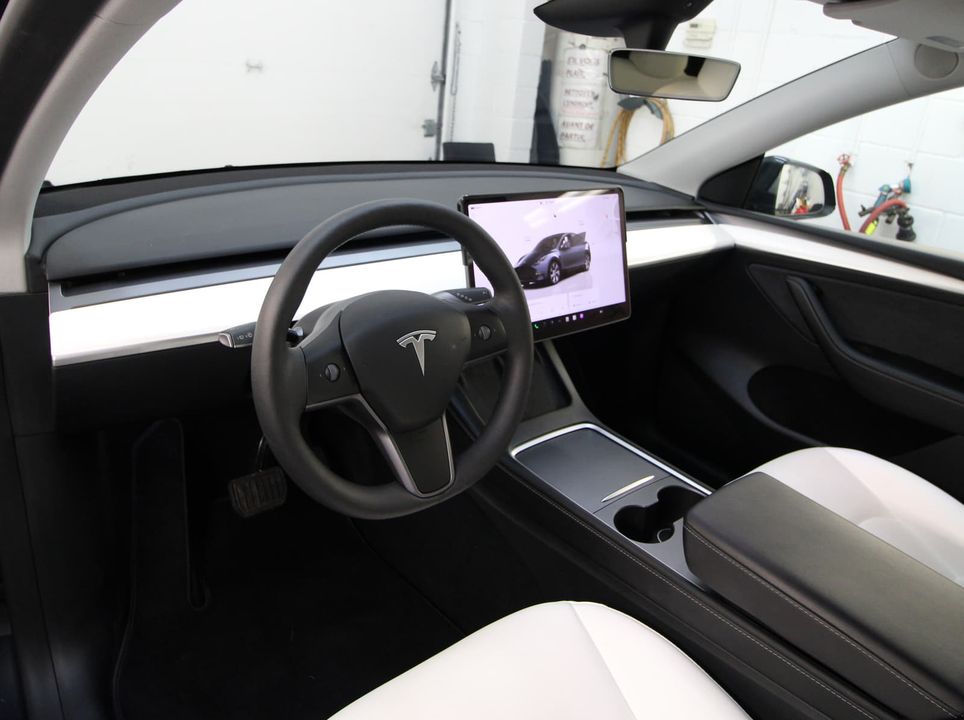 Tesla Model Y 2024 - Image 8