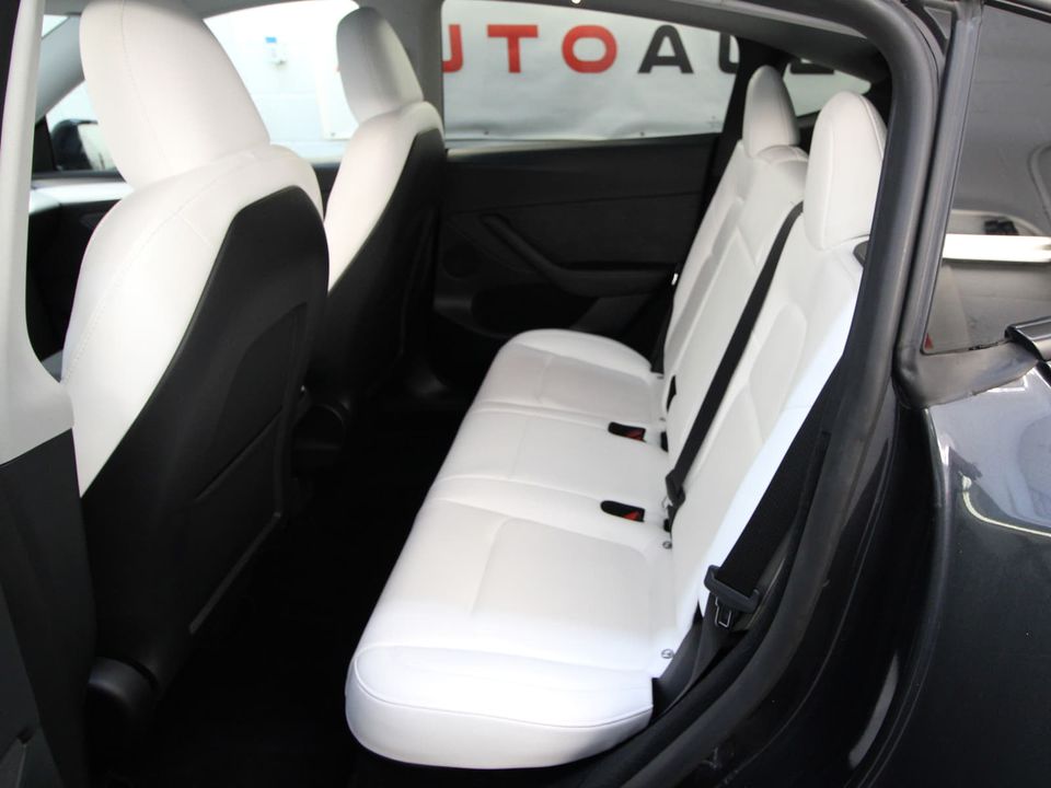 Tesla Model Y 2024 - Image 16