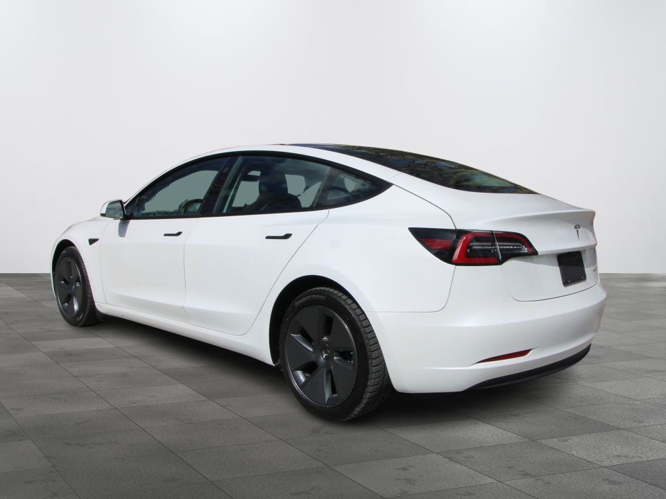 Tesla Model 3 2022 - Image 13