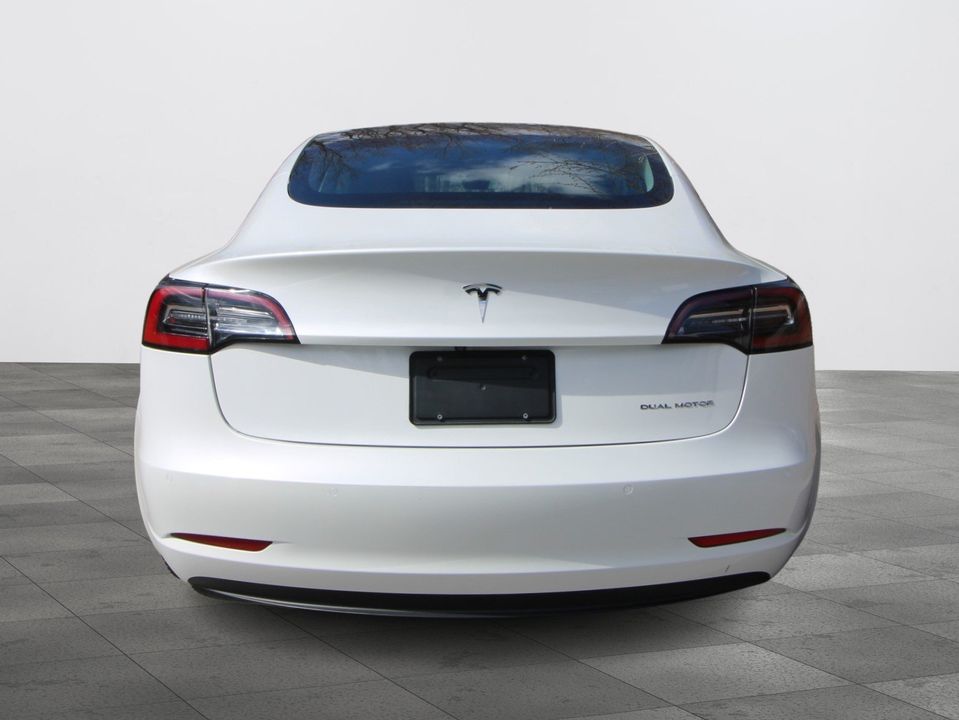 Tesla Model 3 2022 - Image 17