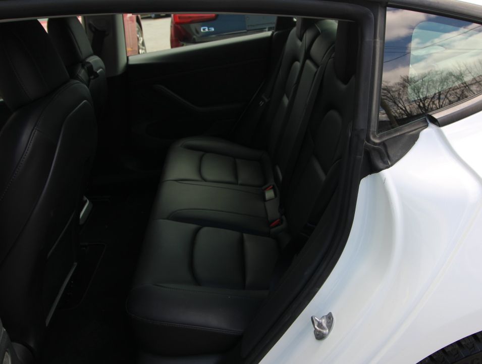Tesla Model 3 2022 - Image 16