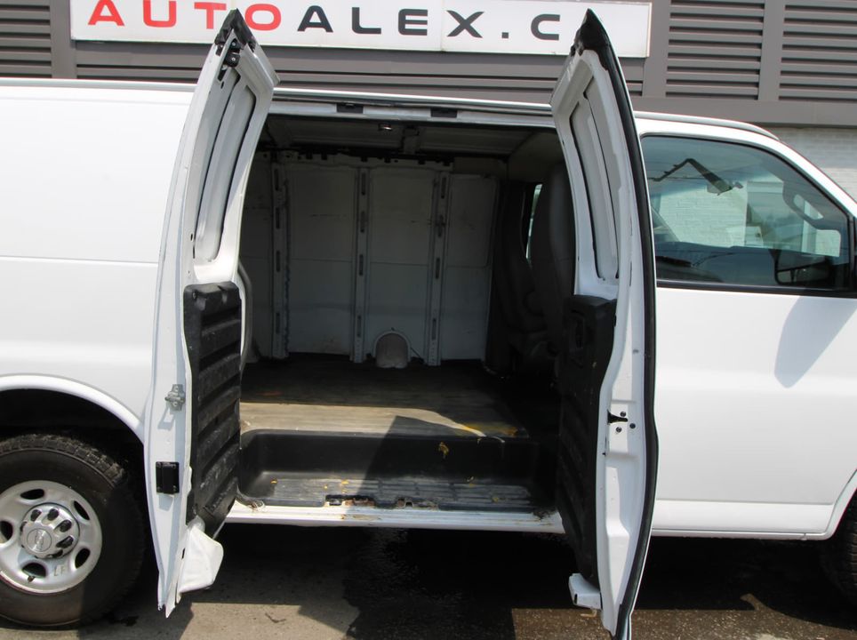 Chevrolet Express Cargo Van 2016 - Image 2