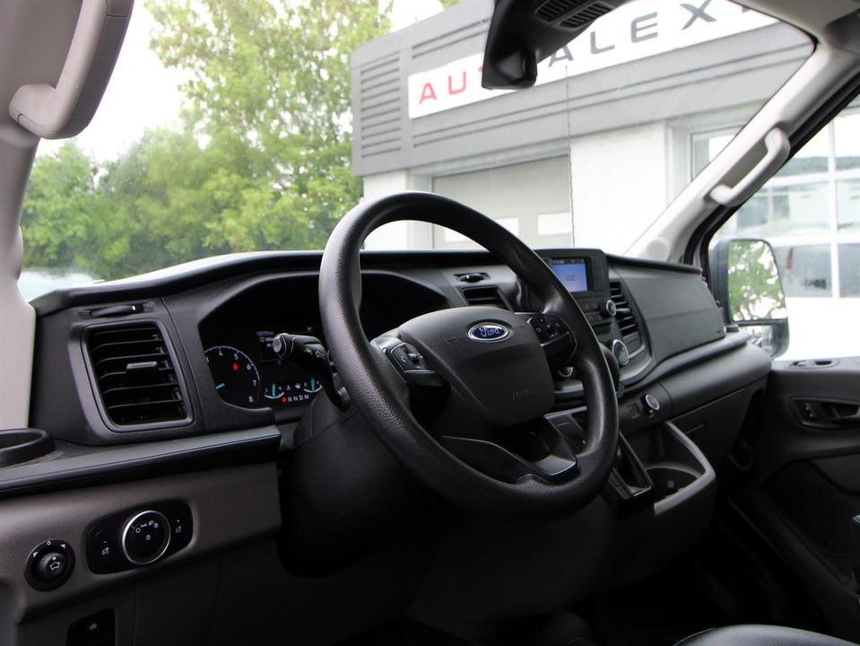 Ford Transit Cargo Van 2022 - Image 4