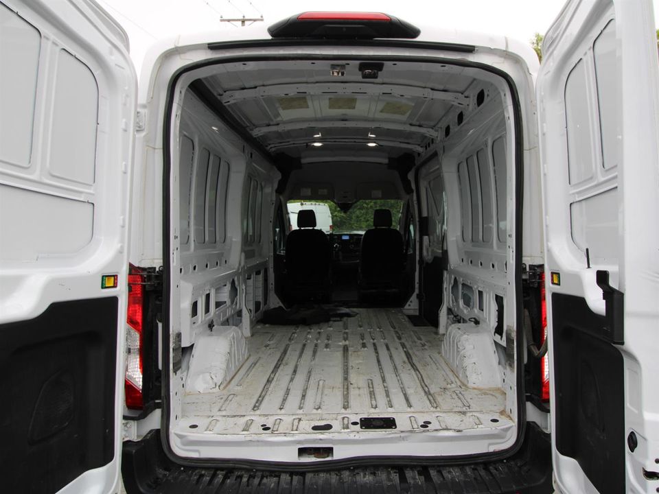 Ford Transit Cargo Van 2022 - Image 16