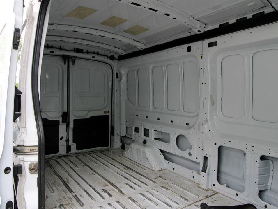 Ford Transit Cargo Van 2022 - Image 11