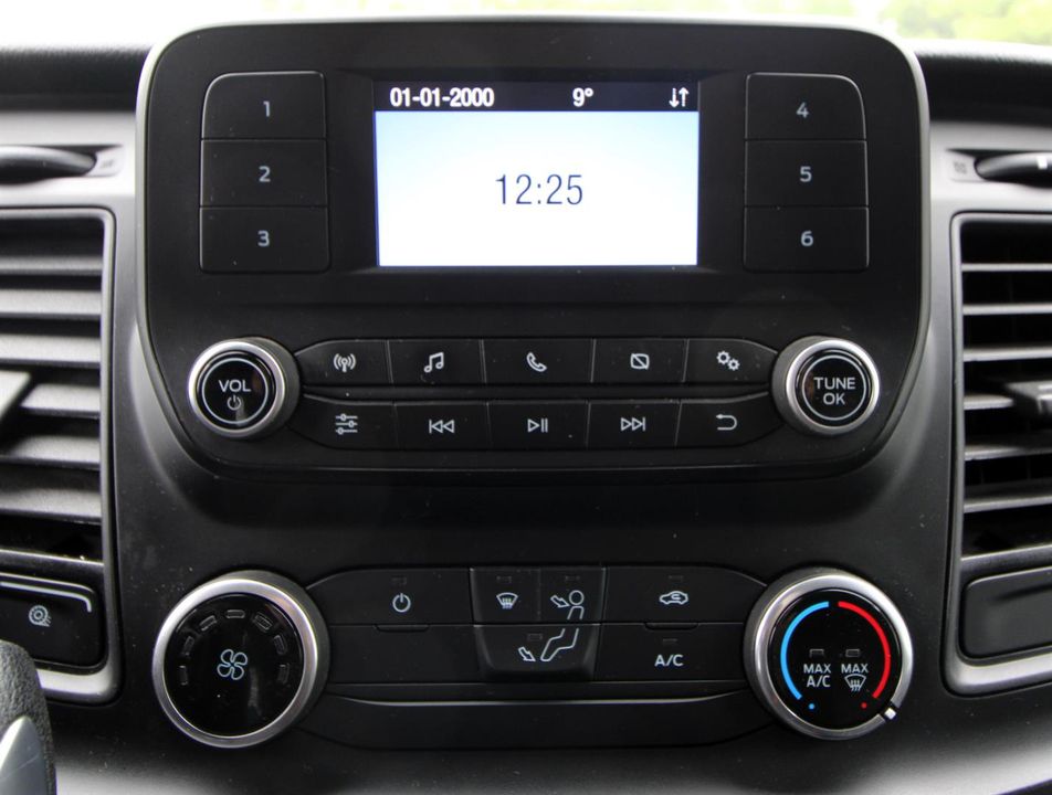 Ford Transit Cargo Van 2022 - Image 8