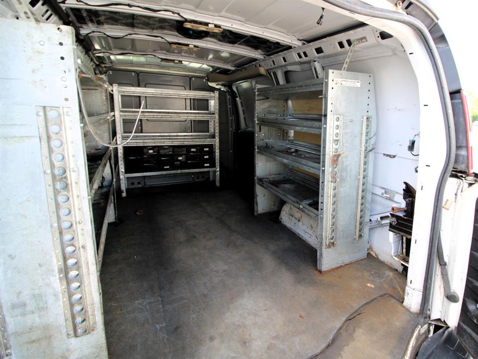 GMC Savana Cargo Van 2018 - Image 9