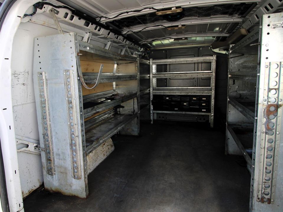 GMC Savana Cargo Van 2018 - Image 10