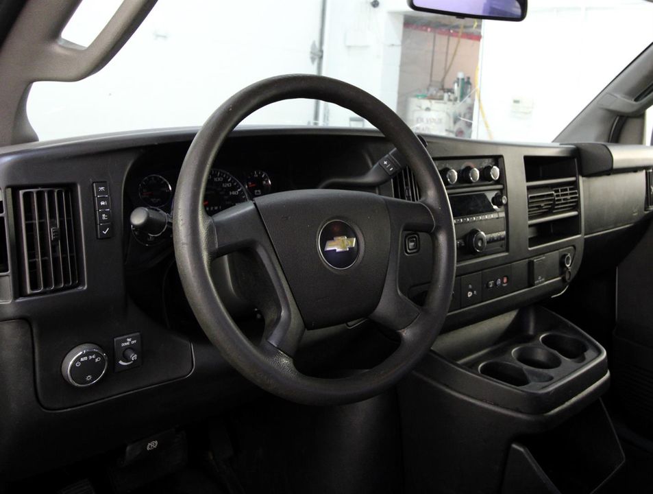 Chevrolet Express Cargo Van 2019 - Image 4