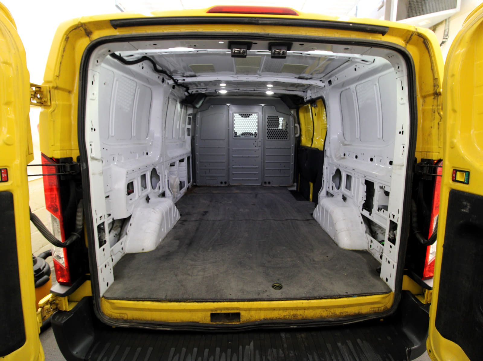 Ford Transit-150 2017 - Thumbnail 17